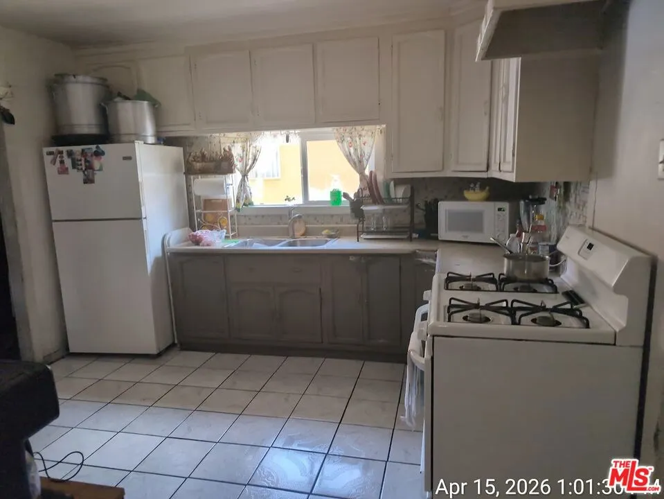 1654 E 32nd Street Los Angeles, CA 90011