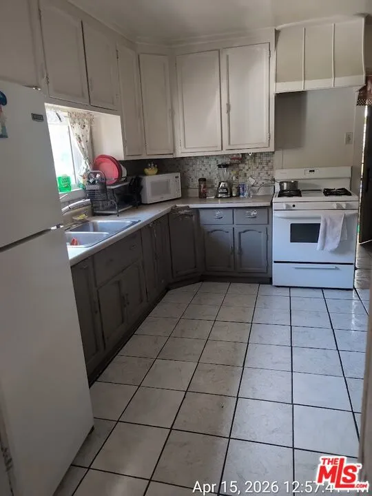 1654 E 32nd Street Los Angeles, CA 90011