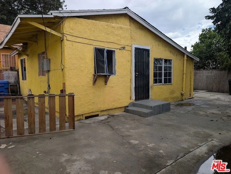 1654 E 32nd Street Los Angeles, CA 90011