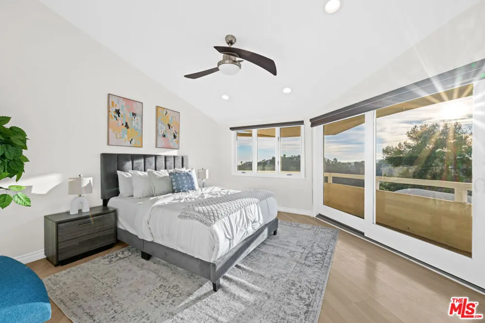 1121 Roberto Lane Los Angeles, CA 90077