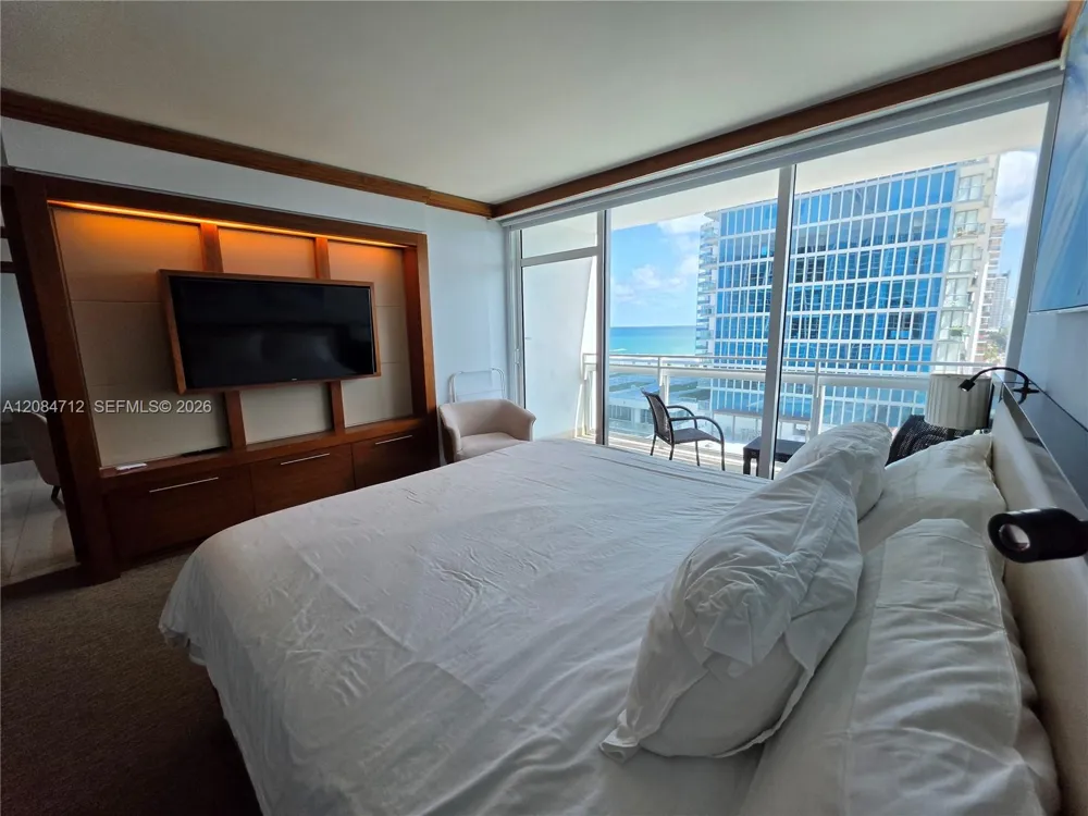 6801 Collins Ave #1014 Legal 1004 Door Miami Beach, FL 33141