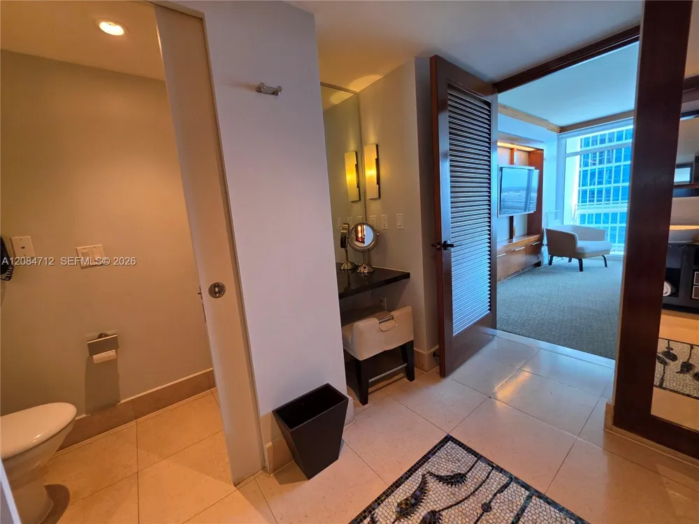 6801 Collins Ave #1014 Legal 1004 Door Miami Beach, FL 33141