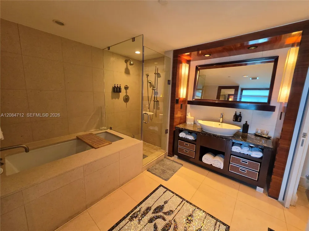 6801 Collins Ave #1014 Legal 1004 Door Miami Beach, FL 33141