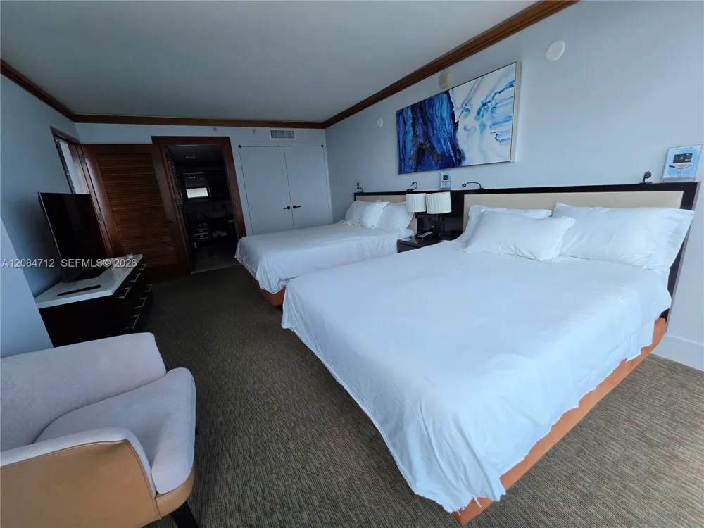 6801 Collins Ave #1014 Legal 1004 Door Miami Beach, FL 33141