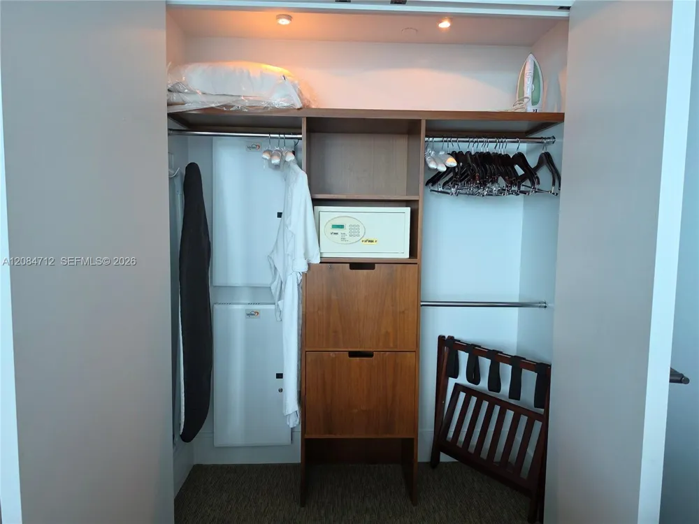 6801 Collins Ave #1014 Legal 1004 Door Miami Beach, FL 33141