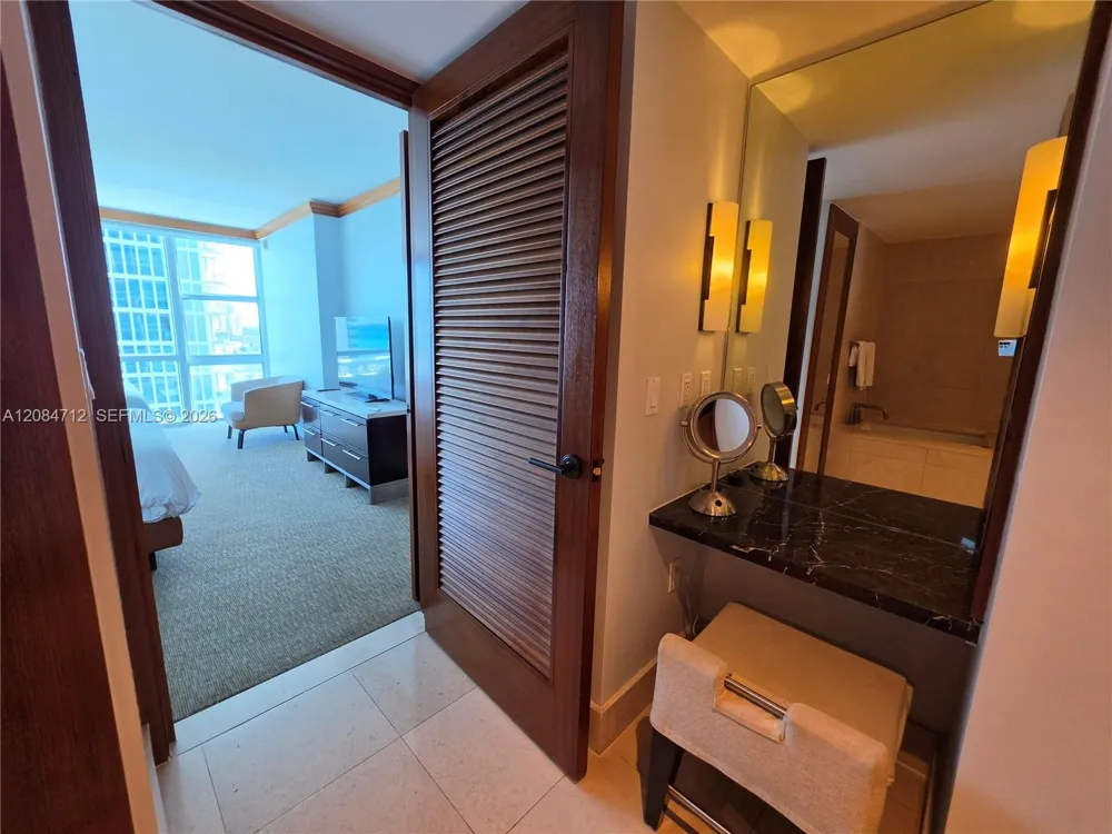 6801 Collins Ave #1014 Legal 1004 Door Miami Beach, FL 33141