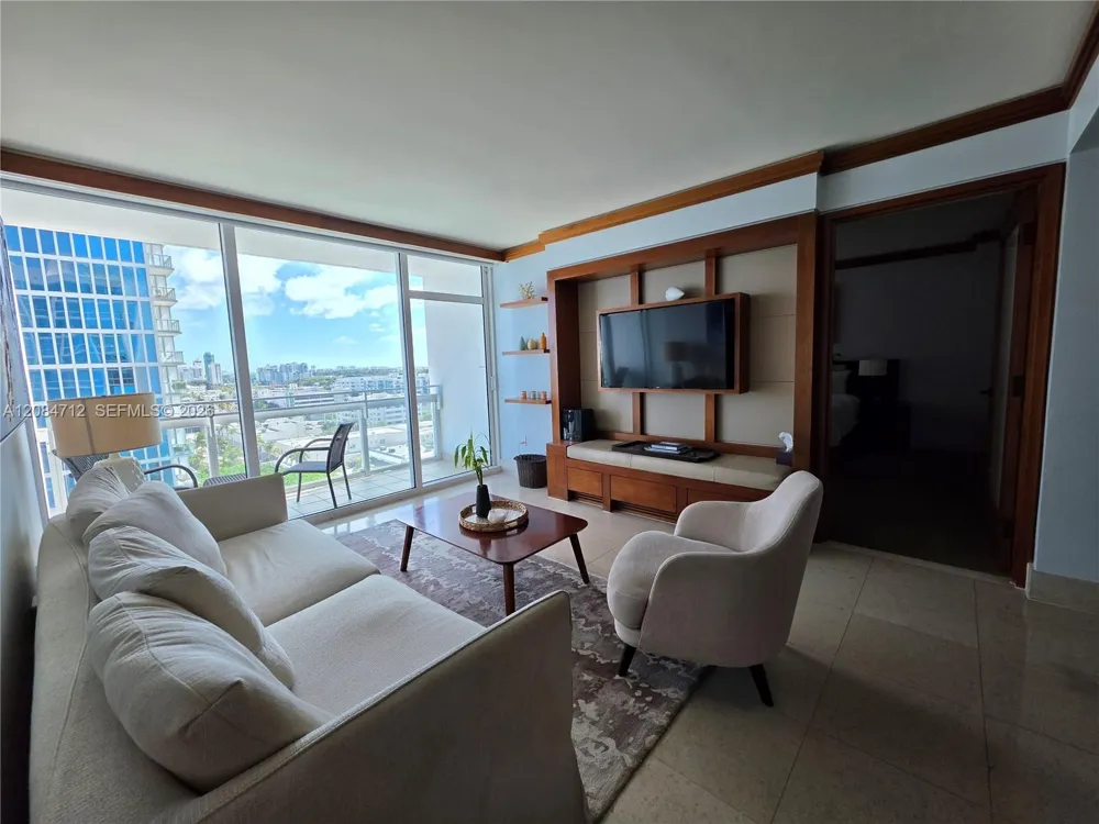 6801 Collins Ave #1014 Legal 1004 Door Miami Beach, FL 33141