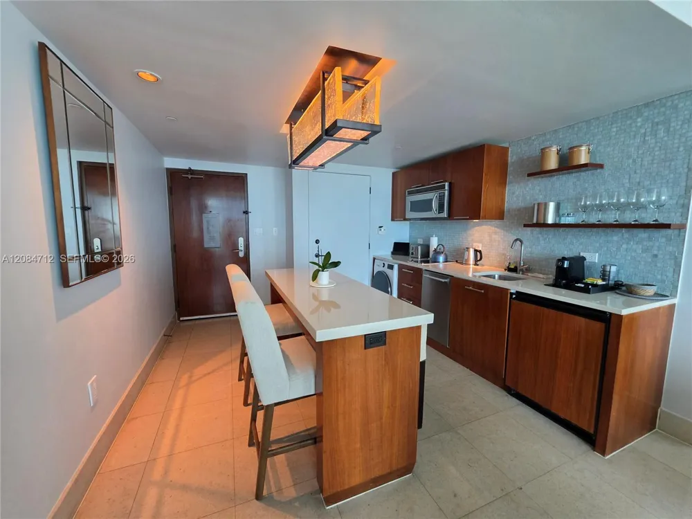 6801 Collins Ave #1014 Legal 1004 Door Miami Beach, FL 33141