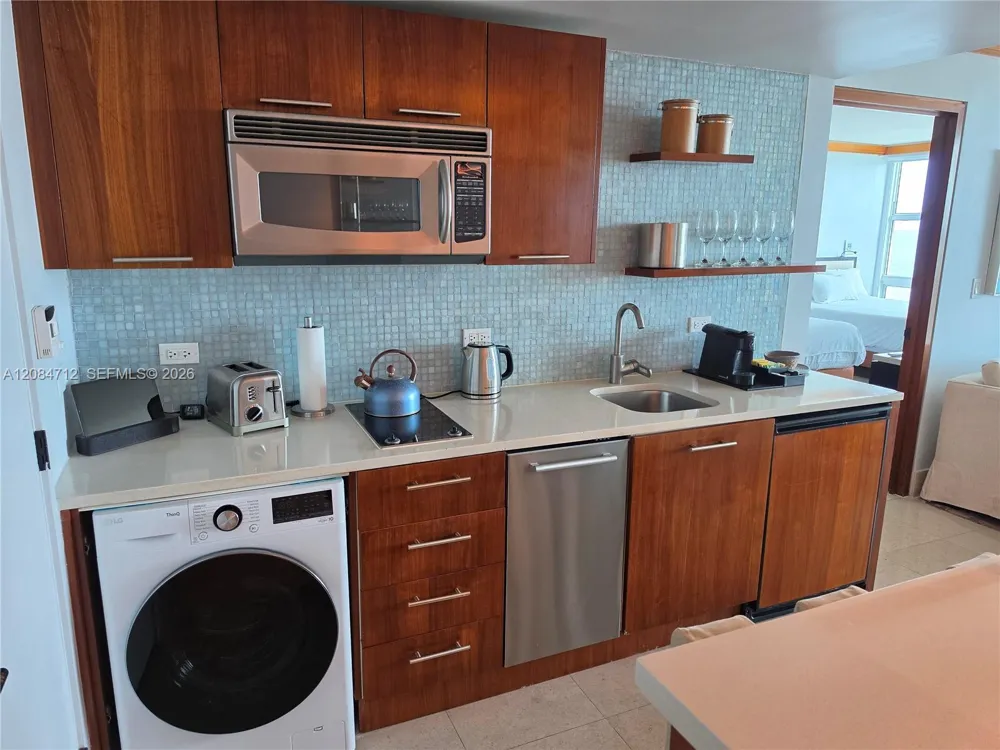 6801 Collins Ave #1014 Legal 1004 Door Miami Beach, FL 33141