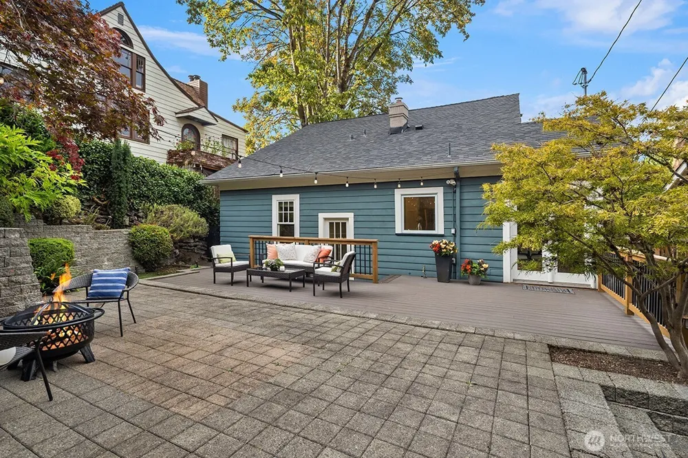 863 E Gwinn Place Seattle, WA 98102