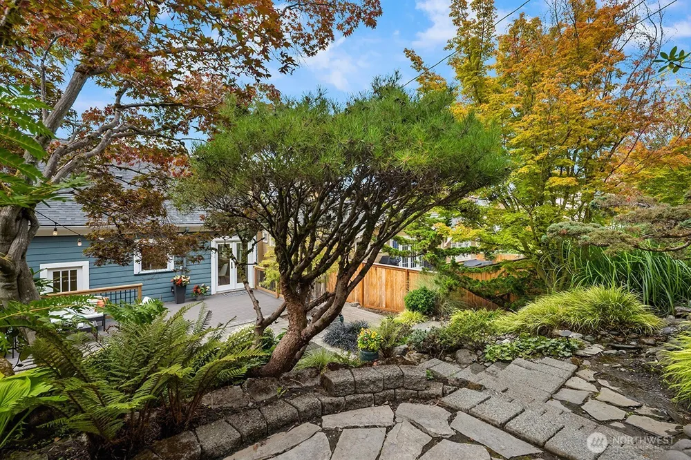 863 E Gwinn Place Seattle, WA 98102