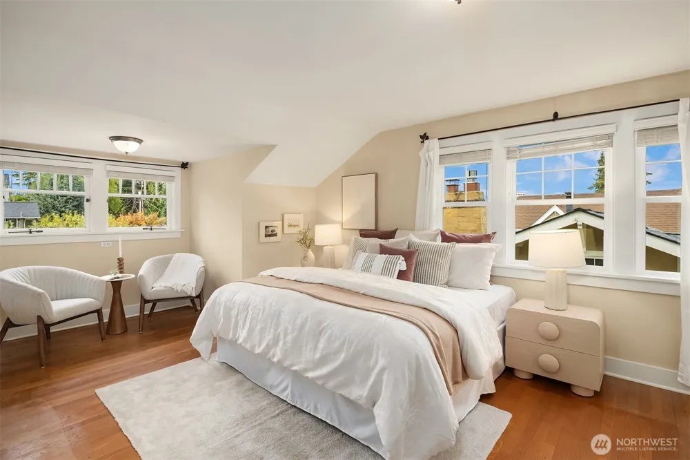 863 E Gwinn Place Seattle, WA 98102