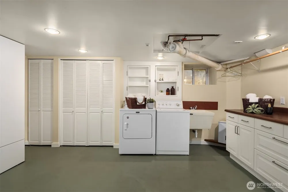 863 E Gwinn Place Seattle, WA 98102