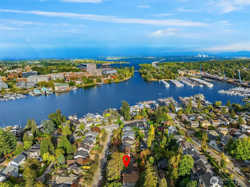 863 E Gwinn Place Seattle, WA 98102