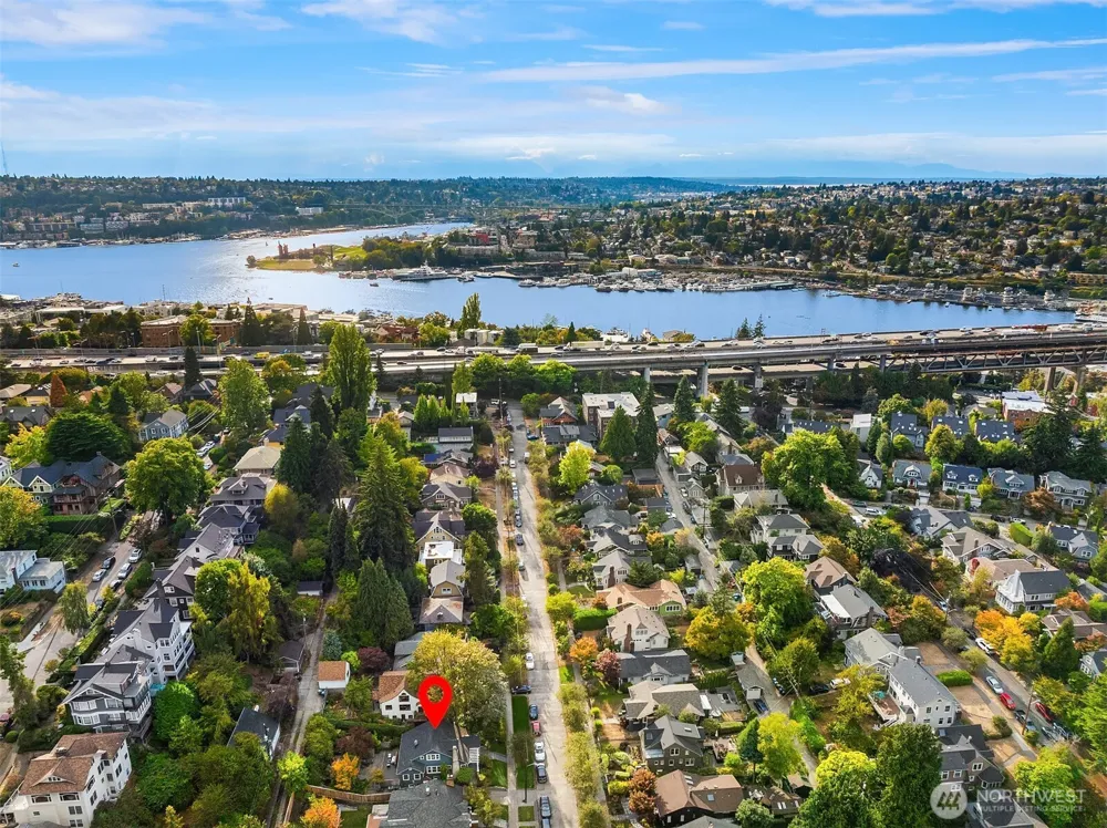 863 E Gwinn Place Seattle, WA 98102