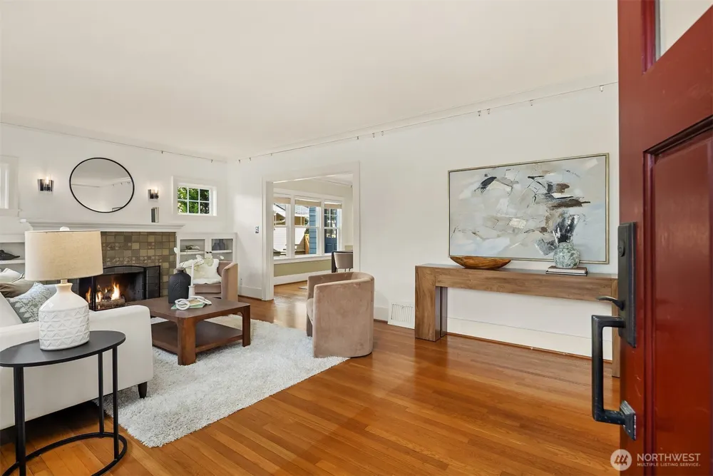 863 E Gwinn Place Seattle, WA 98102