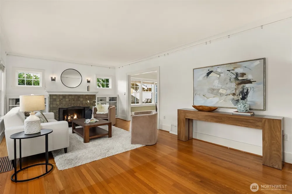 863 E Gwinn Place Seattle, WA 98102