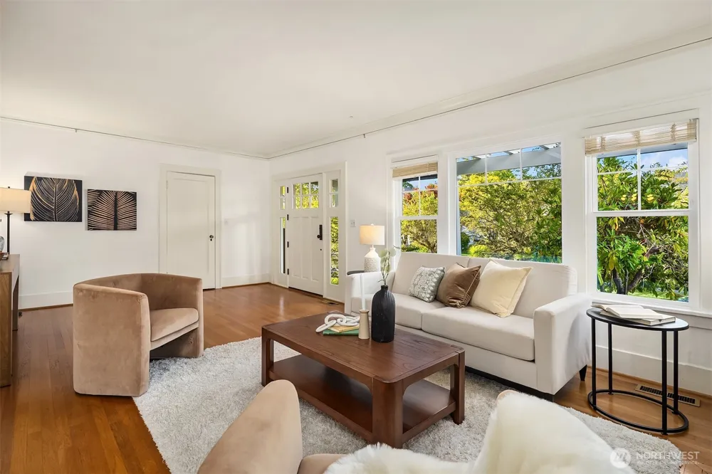 863 E Gwinn Place Seattle, WA 98102