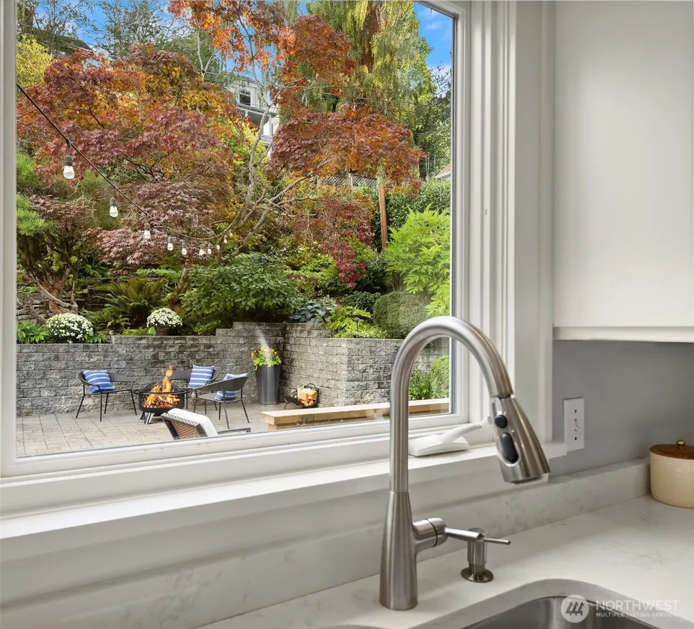 863 E Gwinn Place Seattle, WA 98102