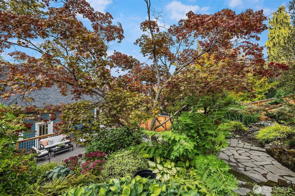863 E Gwinn Place Seattle, WA 98102