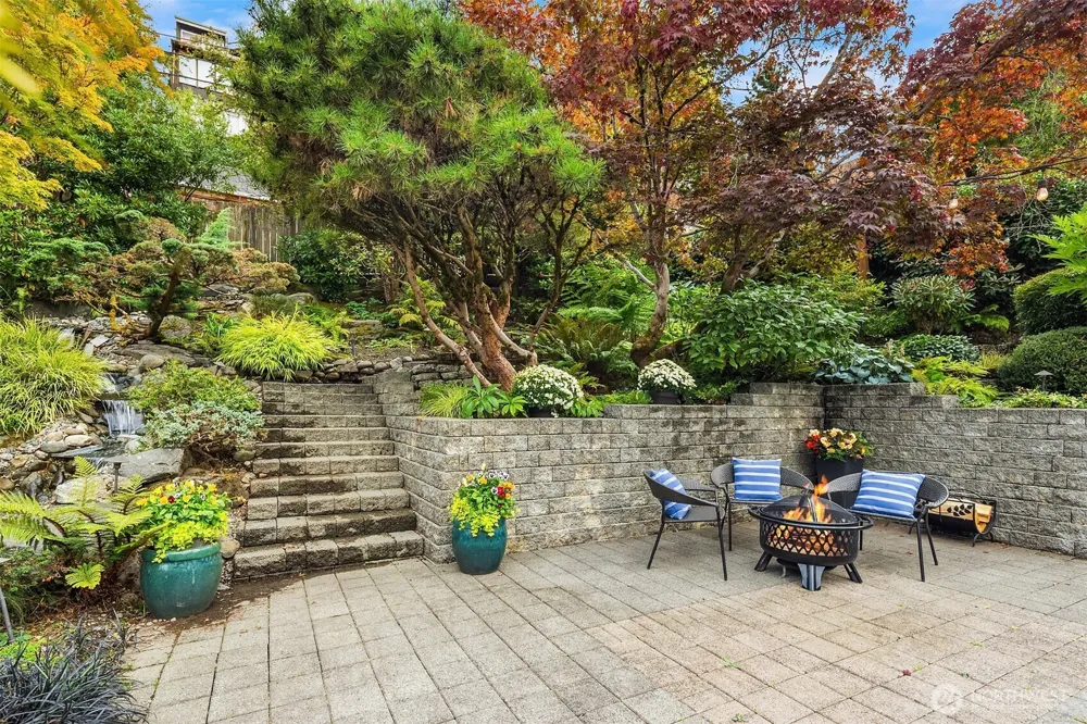 863 E Gwinn Place Seattle, WA 98102