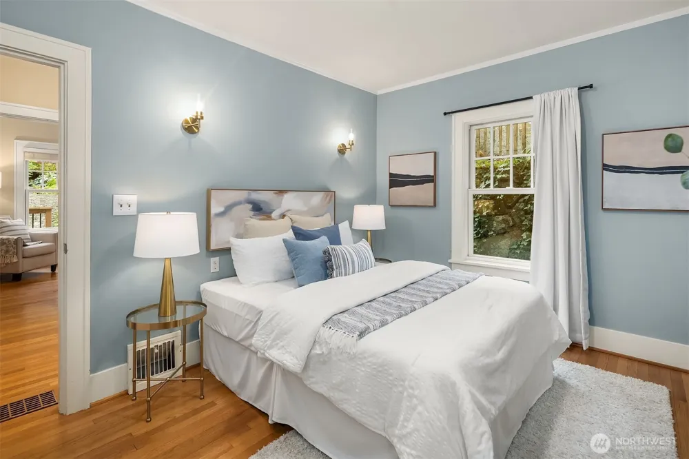 863 E Gwinn Place Seattle, WA 98102