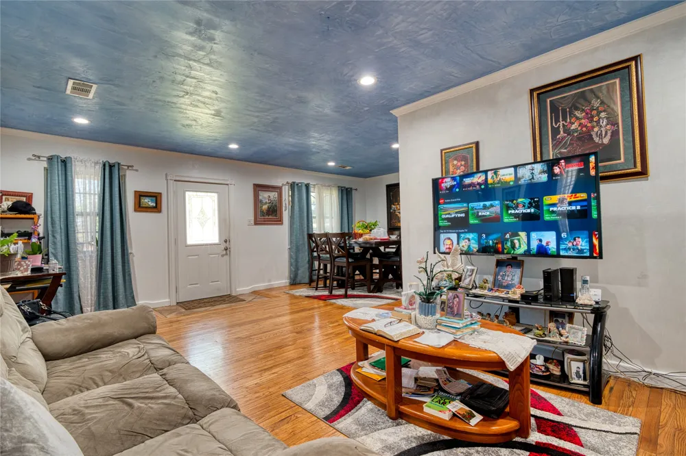 813 Iowa Street Irving, TX 75060