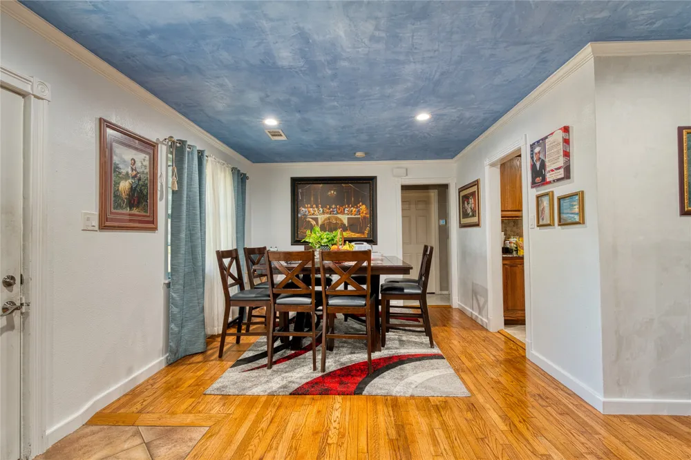 813 Iowa Street Irving, TX 75060