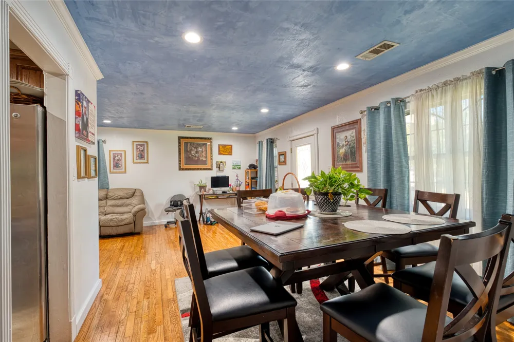 813 Iowa Street Irving, TX 75060
