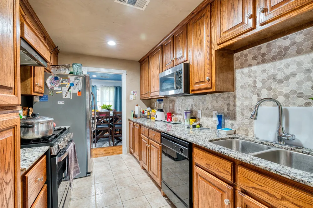 813 Iowa Street Irving, TX 75060