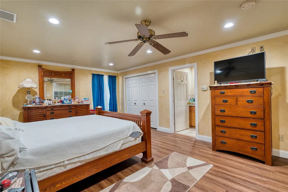813 Iowa Street Irving, TX 75060