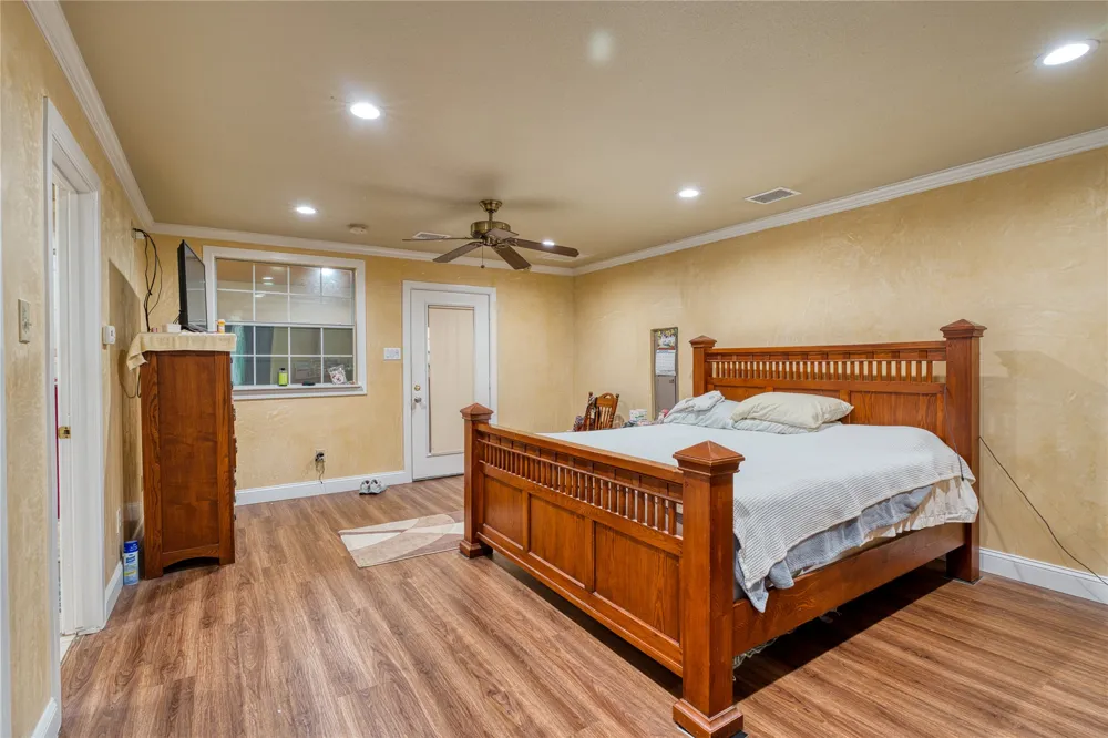 813 Iowa Street Irving, TX 75060
