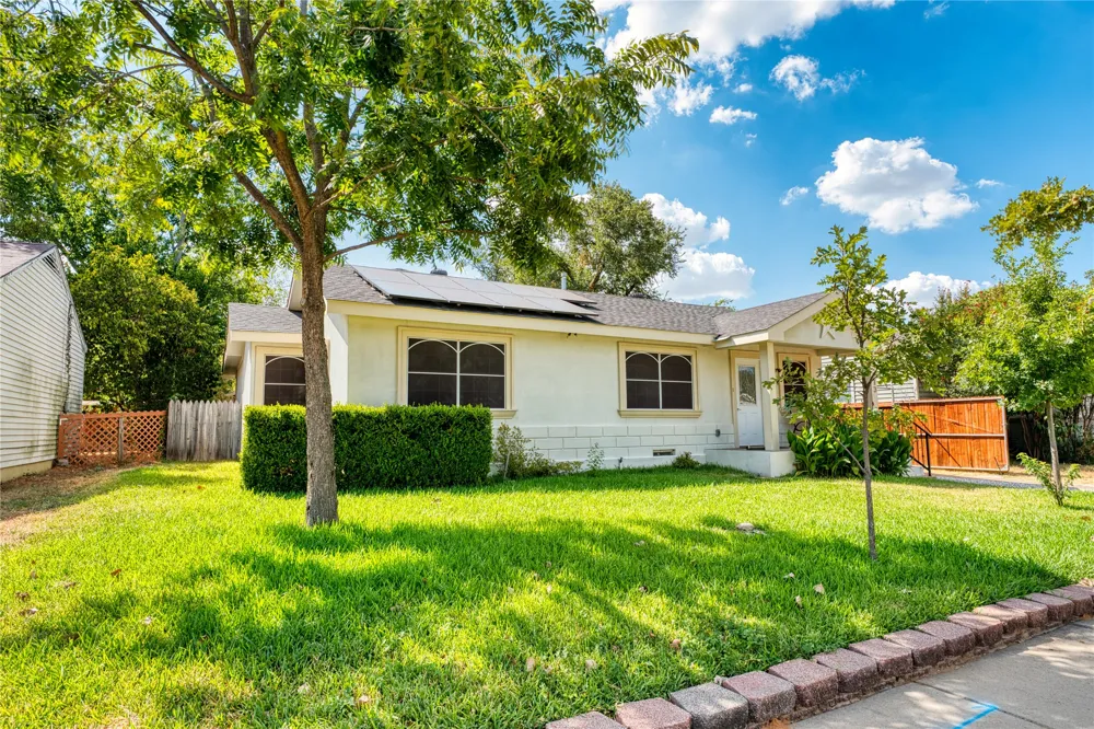 813 Iowa Street Irving, TX 75060