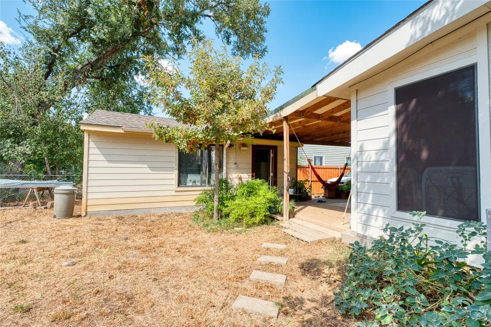 813 Iowa Street Irving, TX 75060