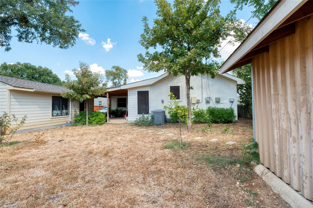 813 Iowa Street Irving, TX 75060