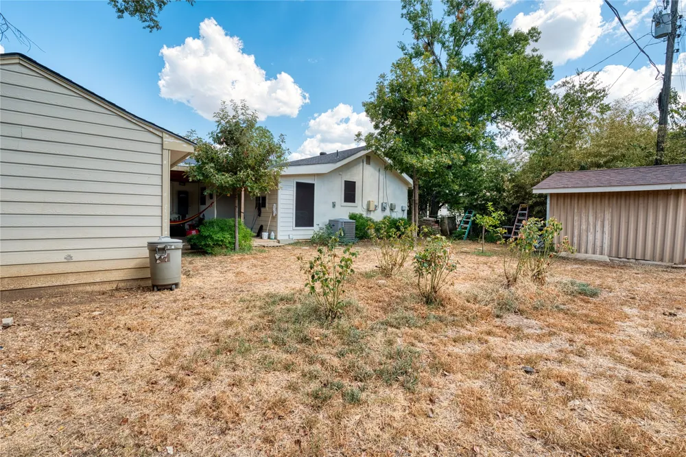 813 Iowa Street Irving, TX 75060