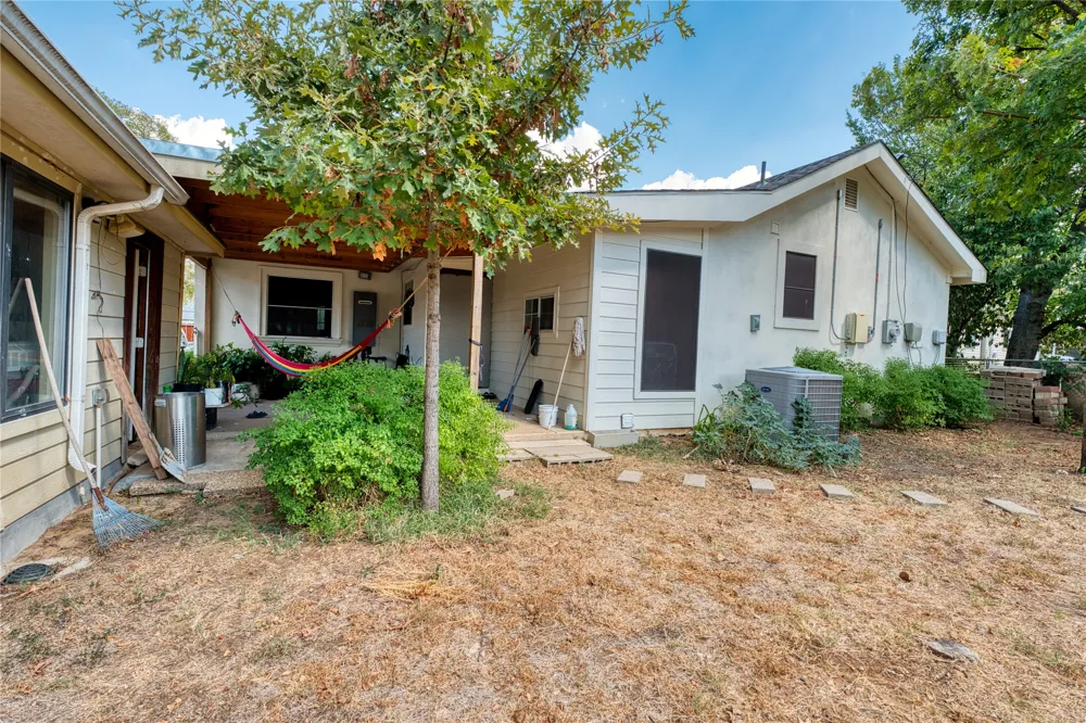 813 Iowa Street Irving, TX 75060