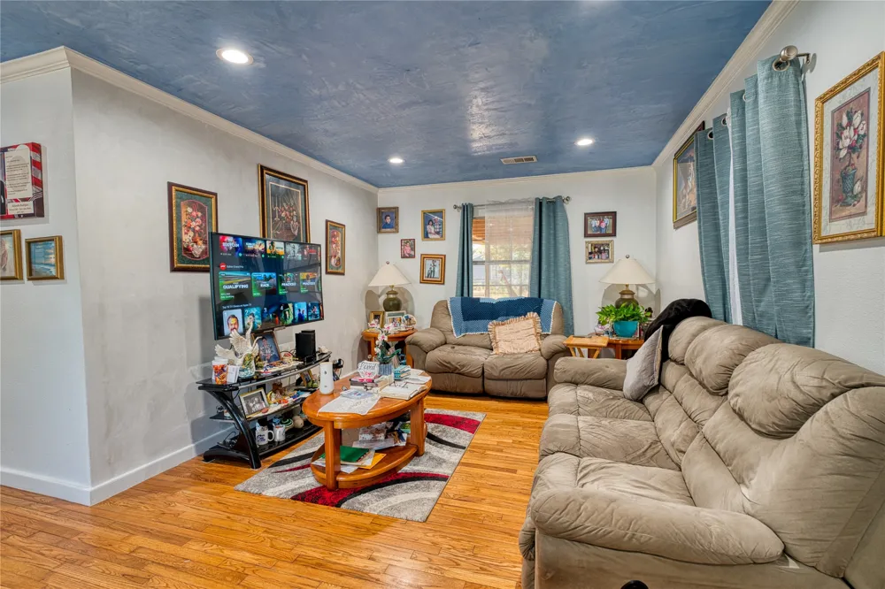 813 Iowa Street Irving, TX 75060