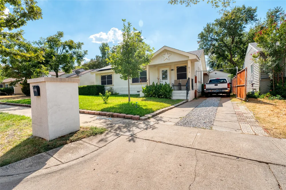 813 Iowa Street Irving, TX 75060