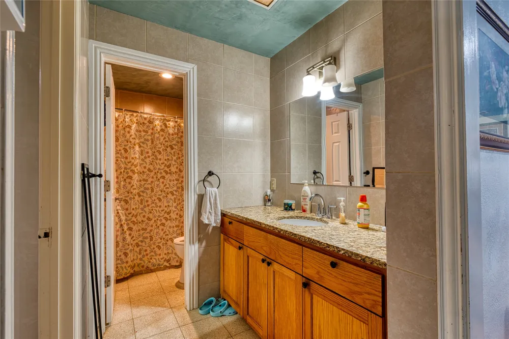 813 Iowa Street Irving, TX 75060
