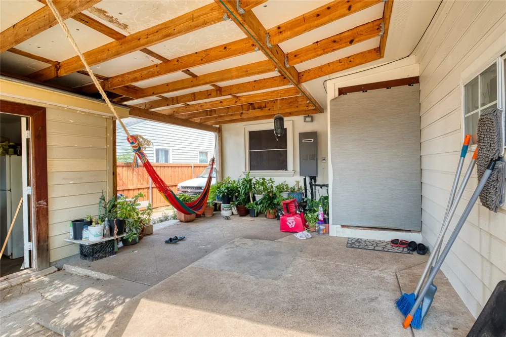 813 Iowa Street Irving, TX 75060