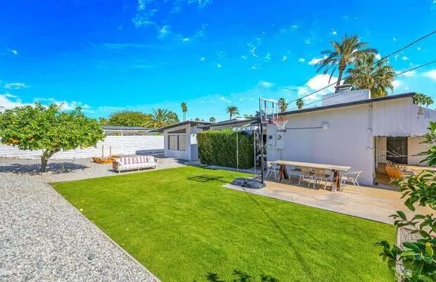 2211 Starr Road Palm Springs, CA 92262