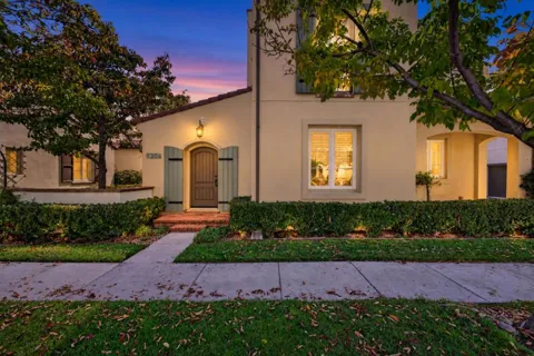 1206 Dahlia Loop