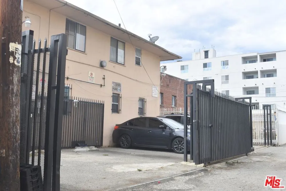 904 Western Avenue Los Angeles, CA 90029