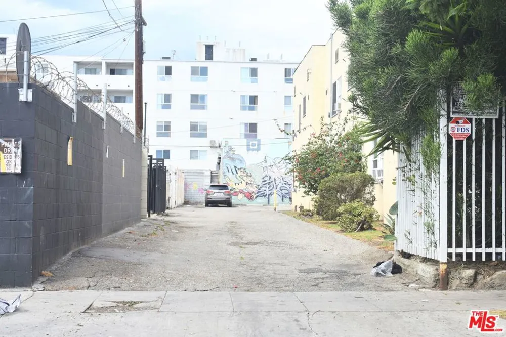 904 Western Avenue Los Angeles, CA 90029