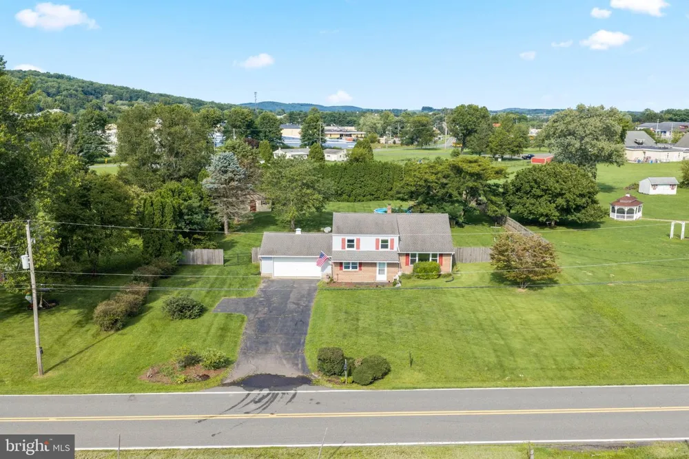 29 DAIRY LANE Barto, PA 19504
