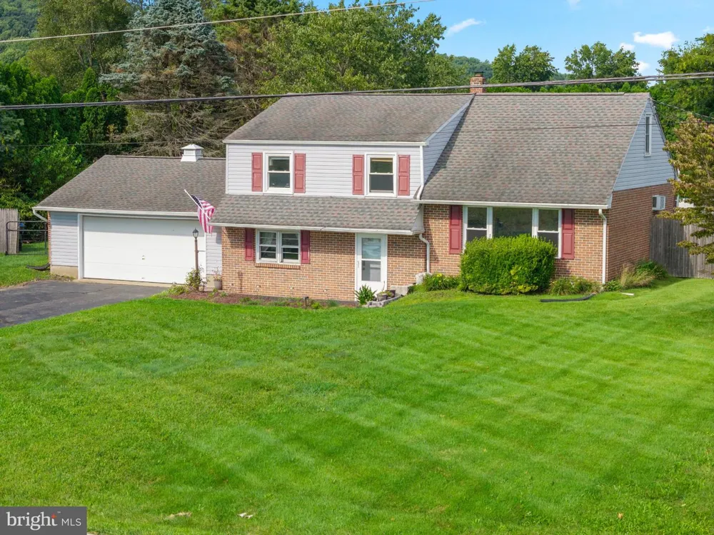 29 DAIRY LANE Barto, PA 19504