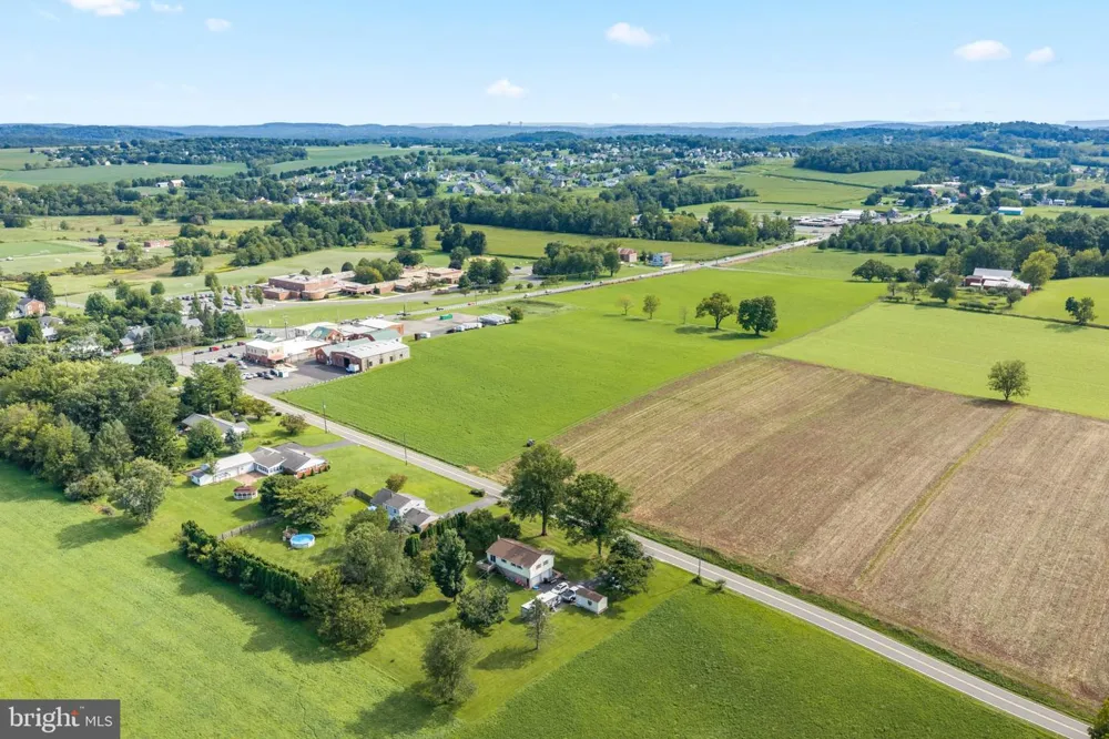 29 DAIRY LANE Barto, PA 19504
