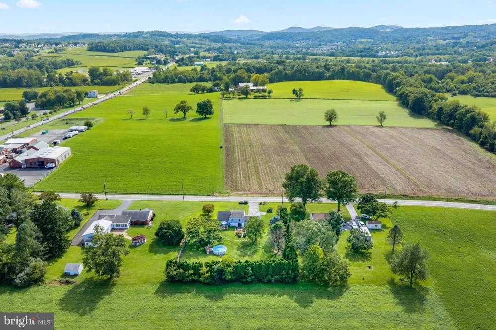 29 DAIRY LANE Barto, PA 19504