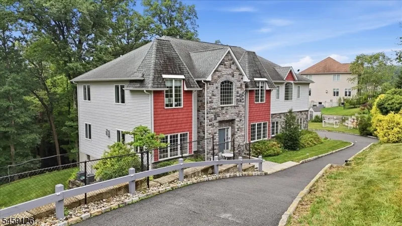 18 Puddingstone Rd Parsippany-Troy Hills, NJ 07950